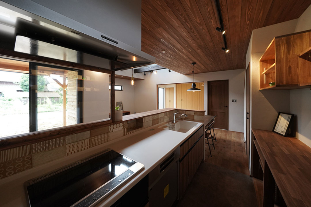 造作キッチンバックカウンター腰壁タイル