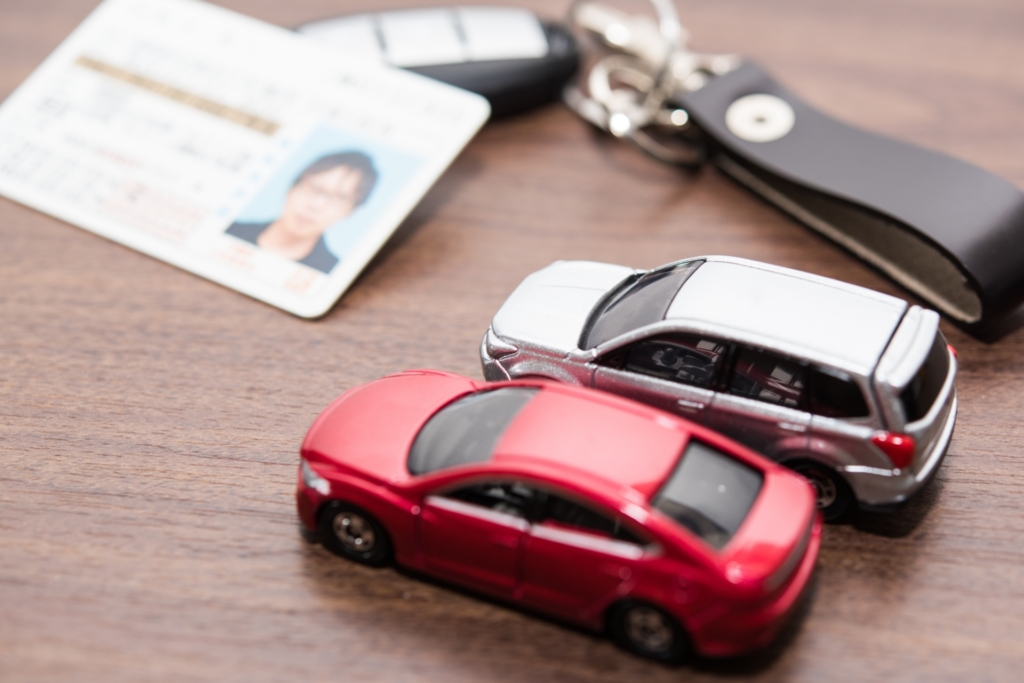 ミニカーと免許書