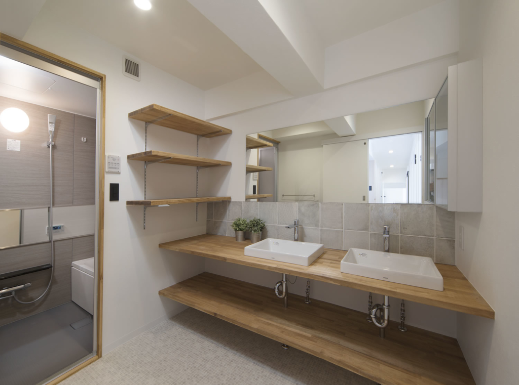 広々洗面台で忙しい家族の朝も快適