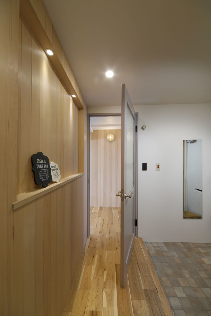 玄関はシンプルに