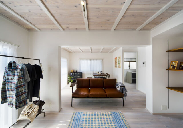 お気に入りの家具が引き立つ白いおうち【リノベーション】