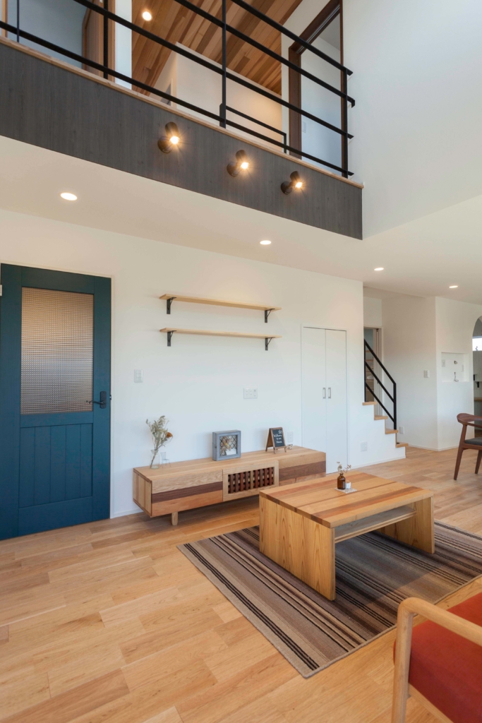 吹抜けのあるリビング２