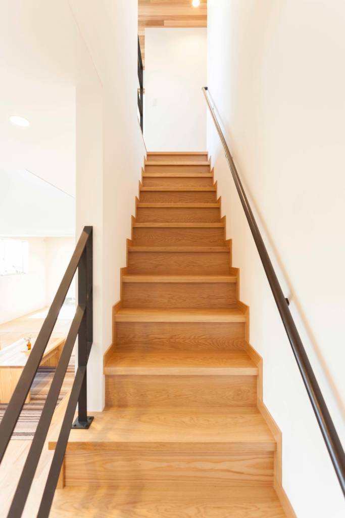階段とアイアン手すり