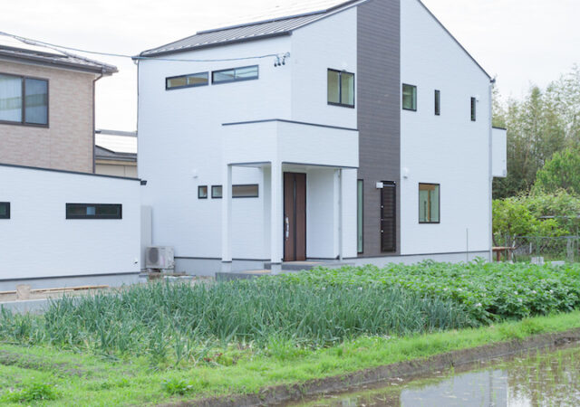 小上がりで家族団らんできる三角屋根の家＆ガレージ【愛知県豊田市の注文住宅】