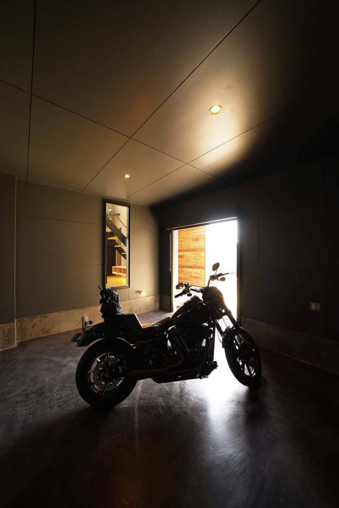 バイクガレージ