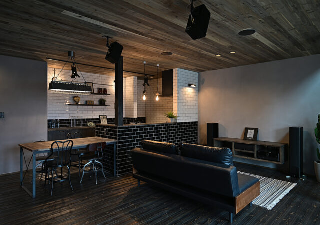 犬と猫と薪ストーブの家【愛知県犬山市の注文住宅】