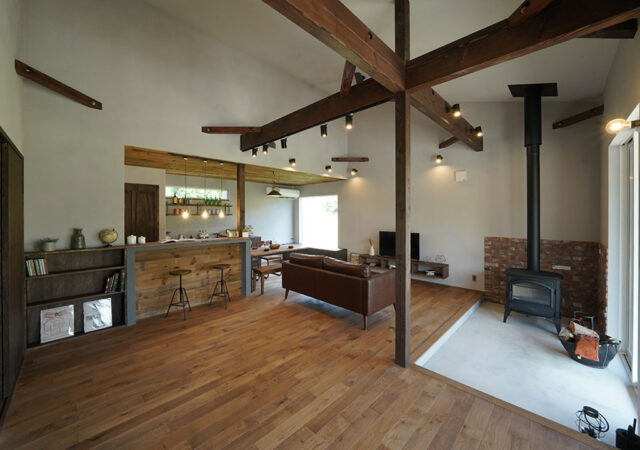 薪ストーブを楽しむ大人のヴィンテージフラットハウス【愛知県瀬戸市の注文住宅】