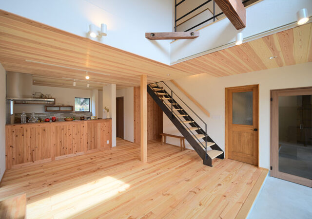 薪ストーブのある登山好き夫婦の山小屋風ハウス【愛知県豊田市の注文住宅】