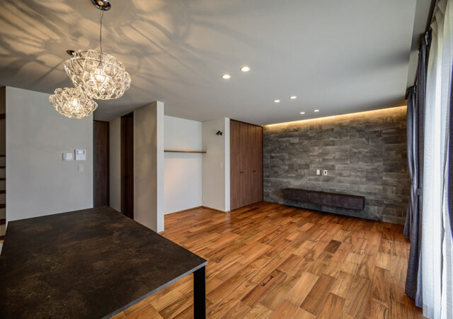 ダークブラウンと石目を基調としたホテルライクな家【愛知県安城市の注文住宅】